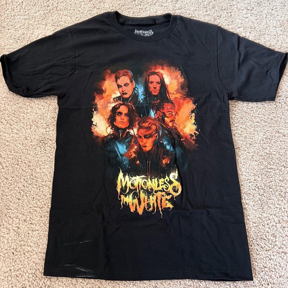 Motionless in white shirt size S unisex